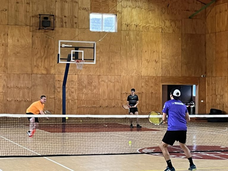 Torneos de tenis y básquetbol animaron Cochrane