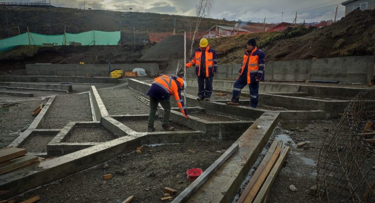 Obras del nuevo anfiteatro de Cochrane presentan un importante grado de avance en su construcción