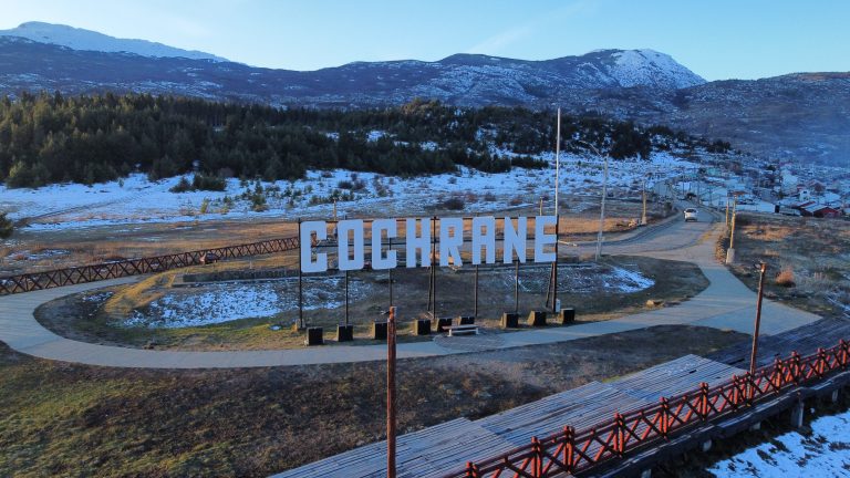 Municipalidad de Cochrane se refiere a la prolongada caída del servicio de Entel en la comuna