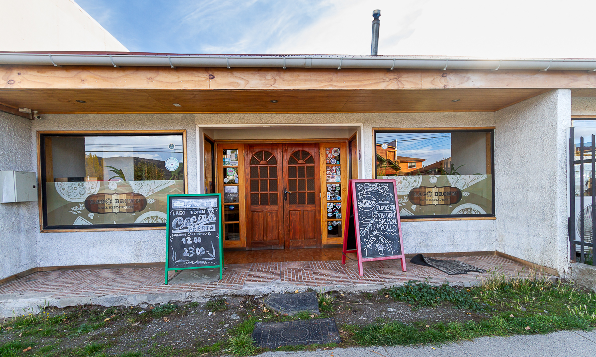 RESTAURANT LAGO BROWN